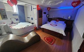 Motel Piramides De Cristal